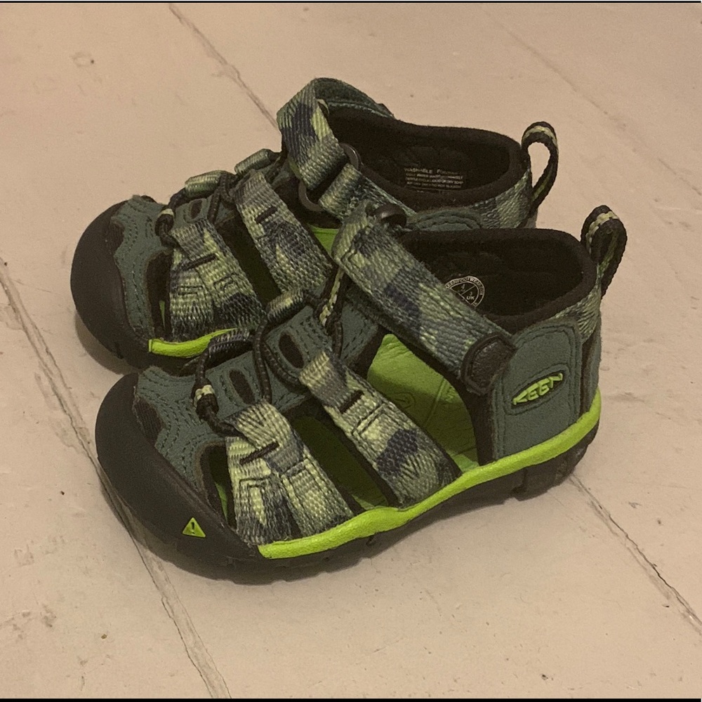 Keen Toddler Water Shoes size 4